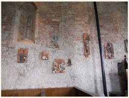 Expositie Greet Koeg met beeldend werk / Kerk van Zuurdijk