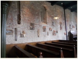 Expositie Greet Koeg met beeldend werk / Kerk van Zuurdijk